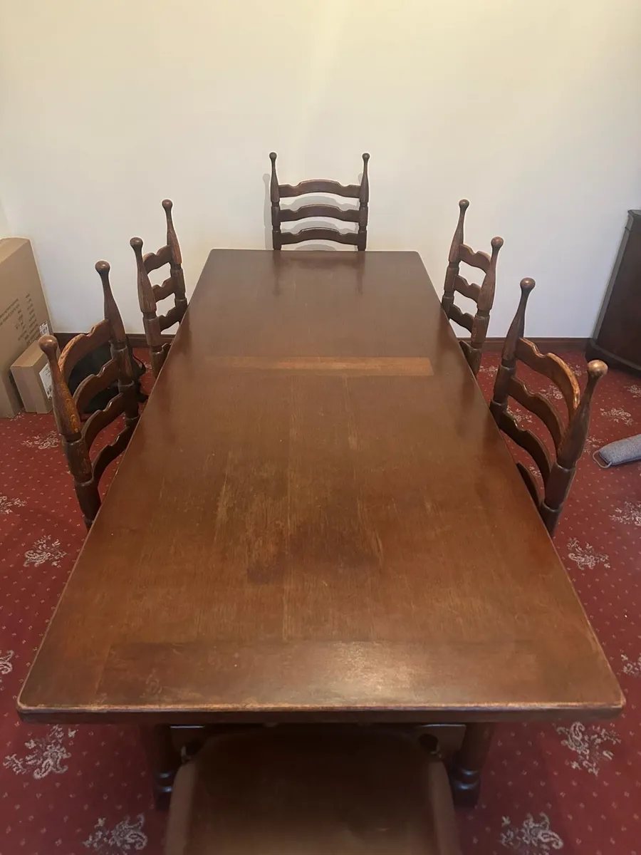 Table and chairs - Image 2