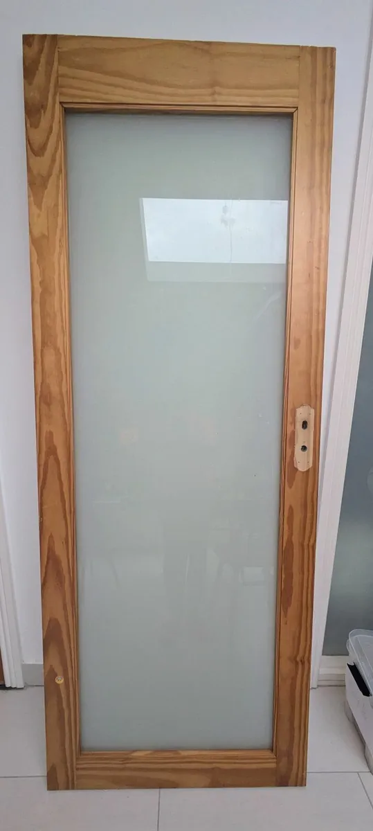 3 x internal solid wooden door with frosted glass - Image 1