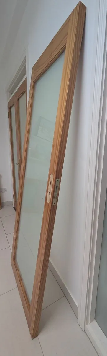 3 x internal solid wooden door with frosted glass - Image 2