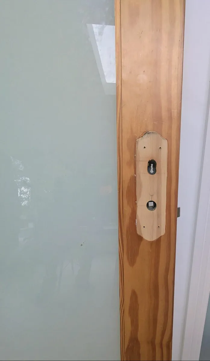 3 x internal solid wooden door with frosted glass - Image 3