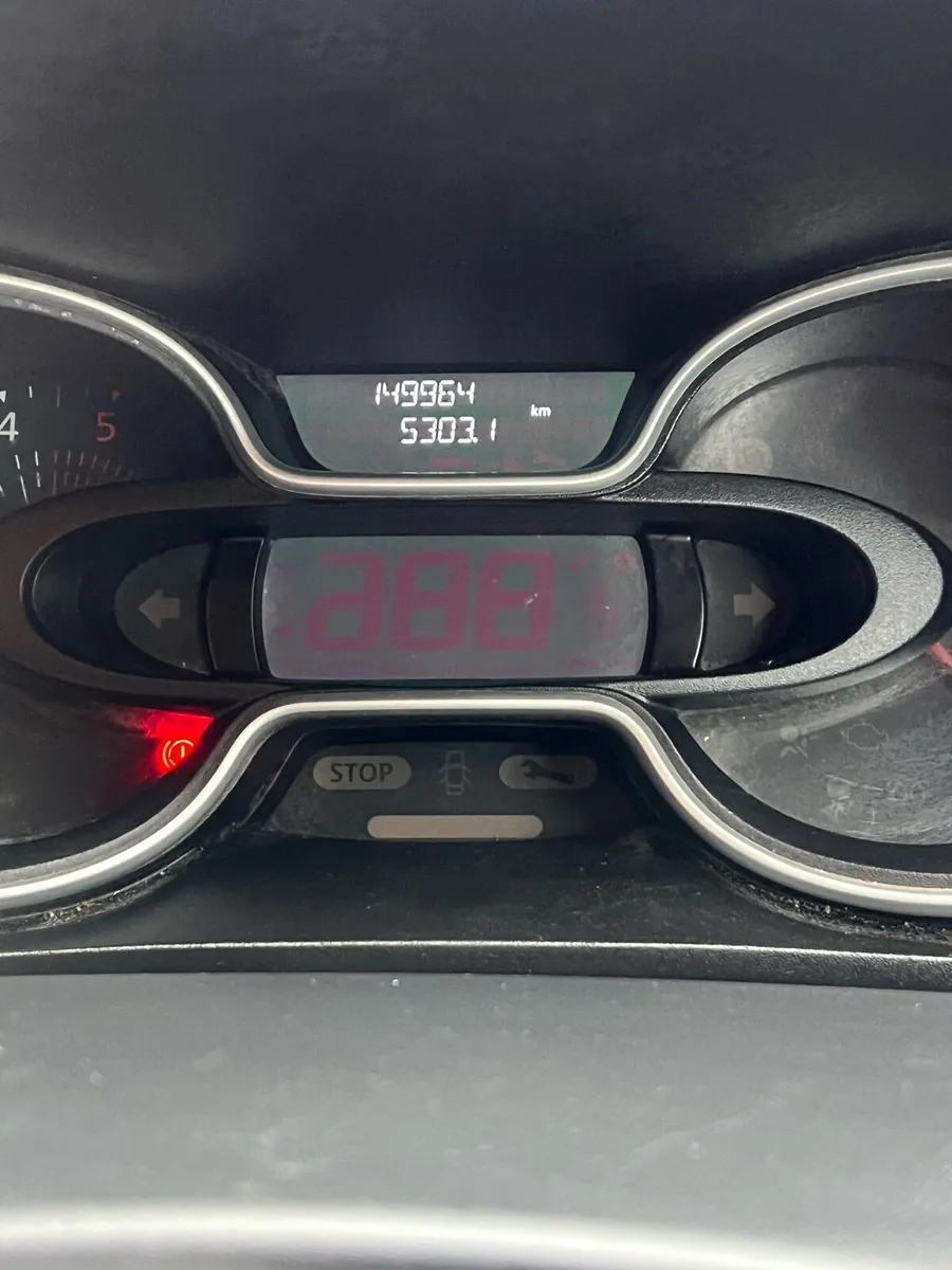 Renault trafic sport immaculate low kms - Image 4