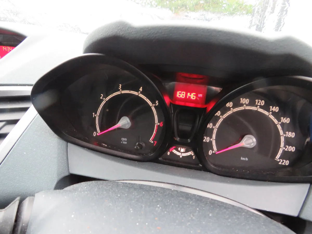 Ford Fiesta 2011 5DR PETROL SILVER NCT 26 - Image 4