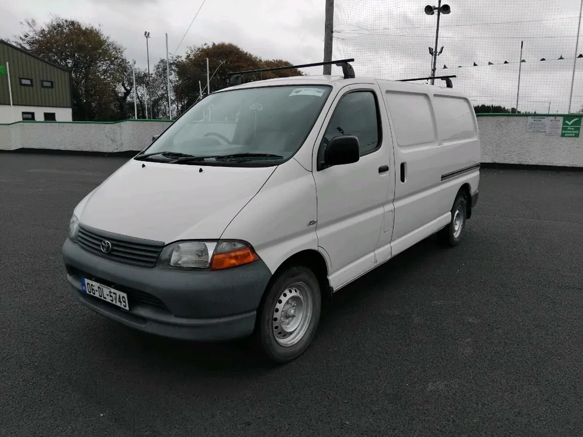 Low kms 2006 hiace van for sale - Image 1