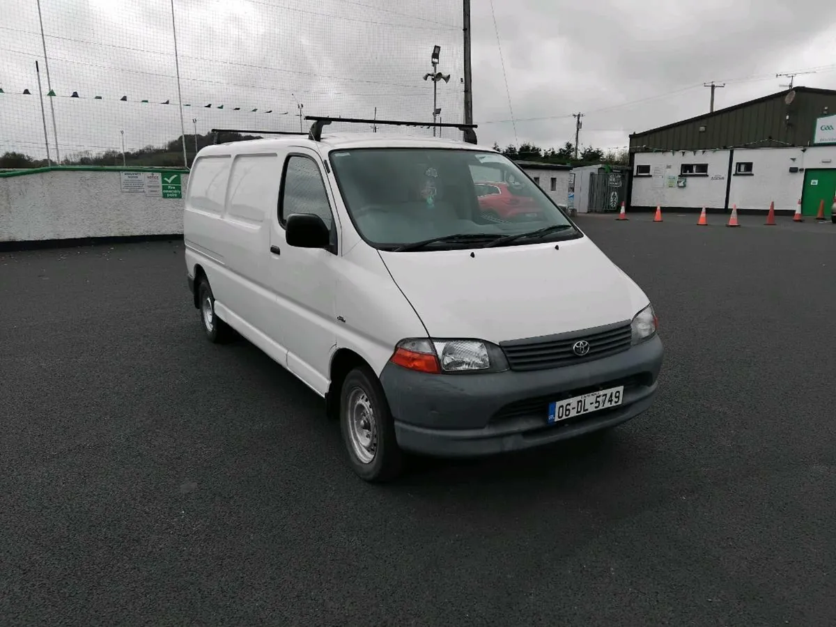Low kms 2006 hiace van for sale - Image 2