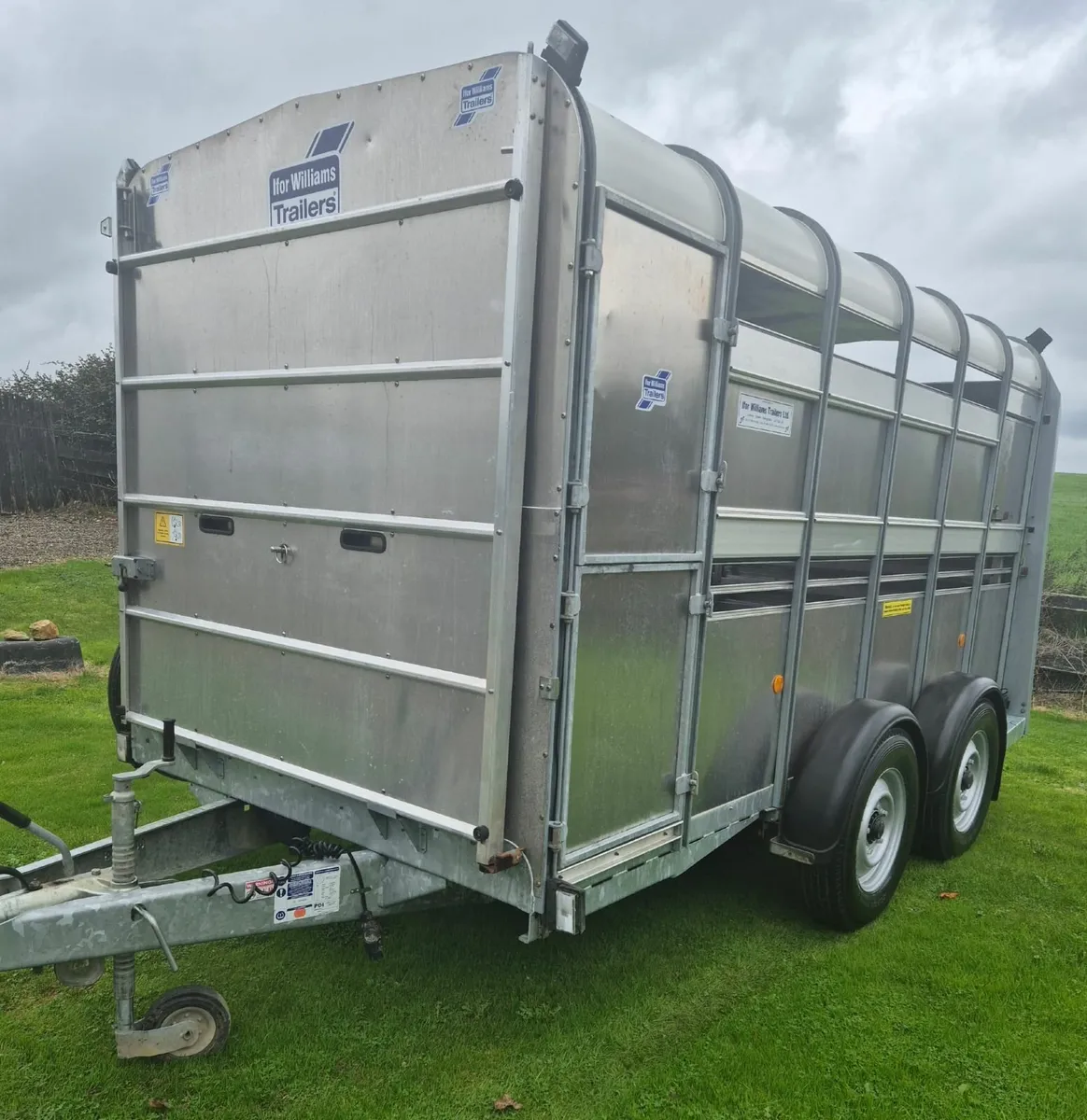 Ifor Williams 12 x 6  cattle trailer as new - Image 3