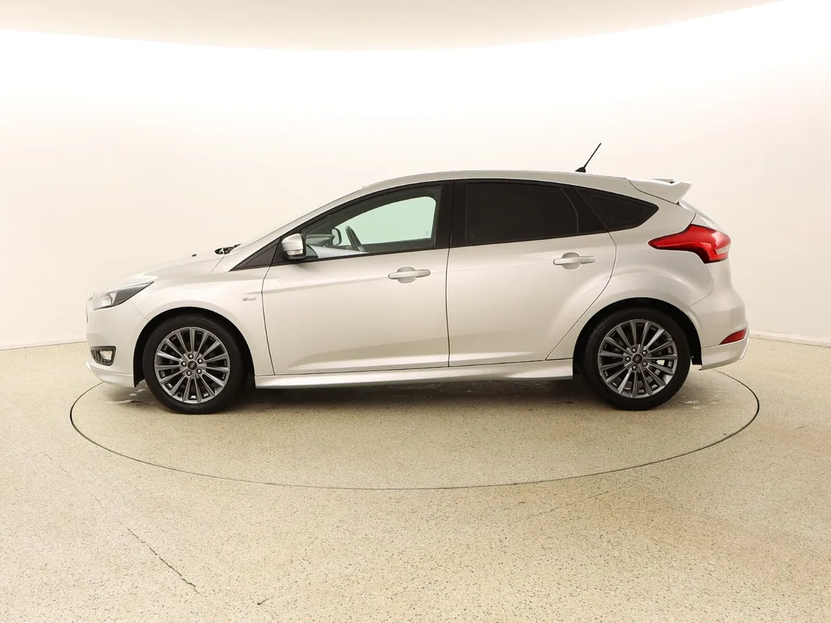 2018 FORD FOCUS ST-LINE 1.5 TDCI 120 BHP - Image 4