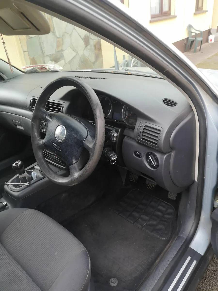 Volkswagen Passat 2004 - Image 4