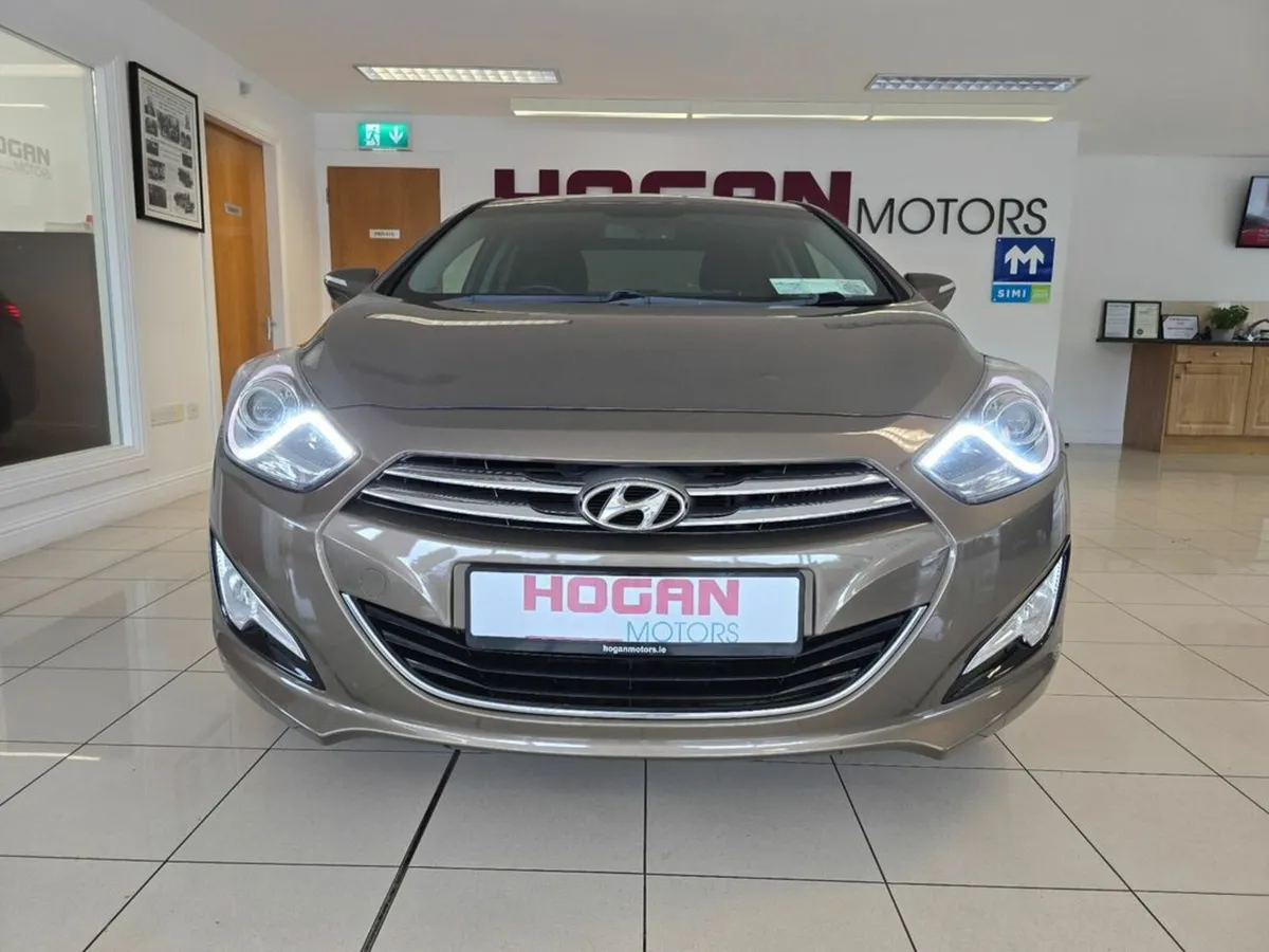 Hyundai i40 Executive Diesel Saloon - Image 2