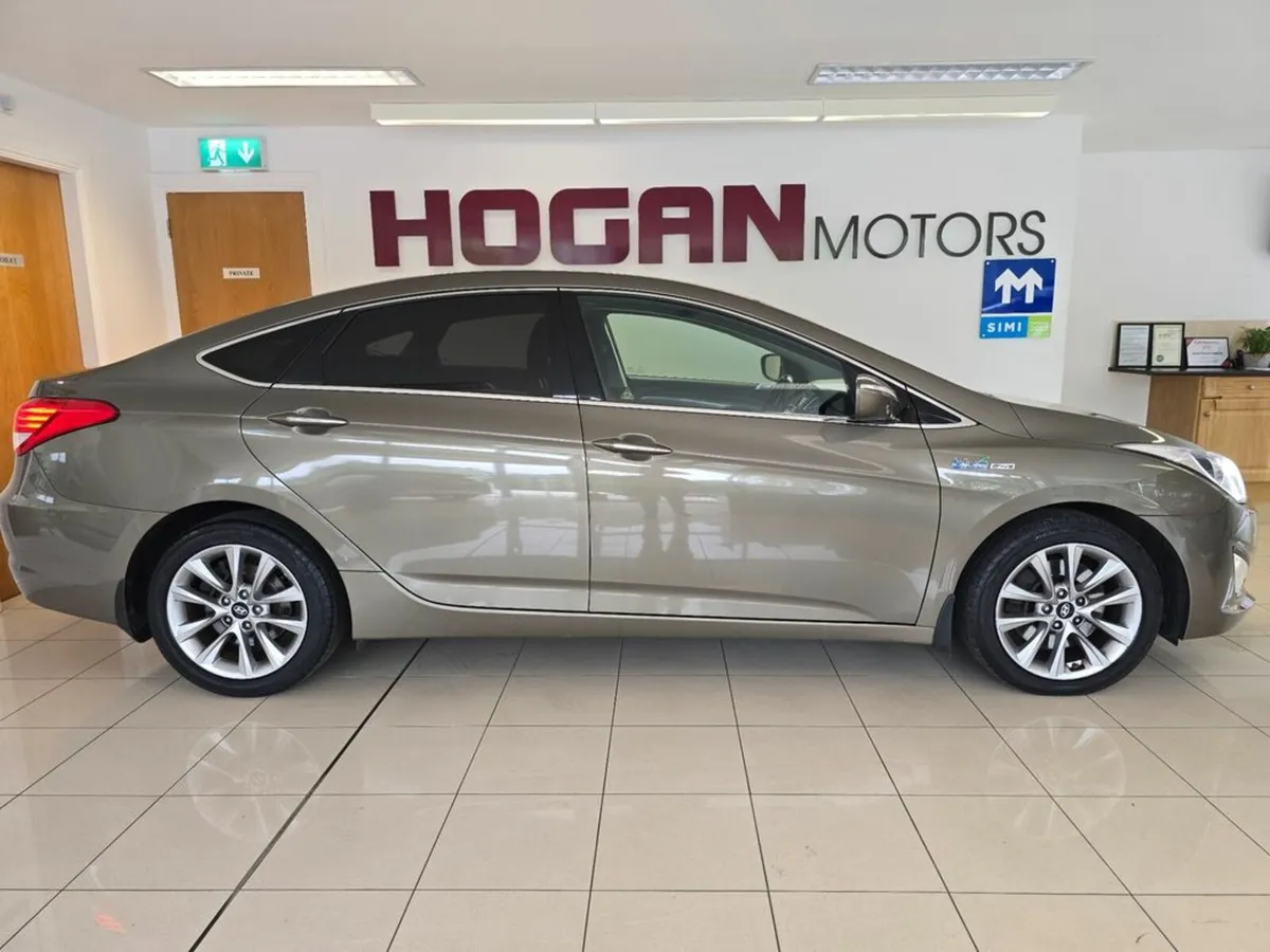 Hyundai i40 Executive Diesel Saloon - Image 3