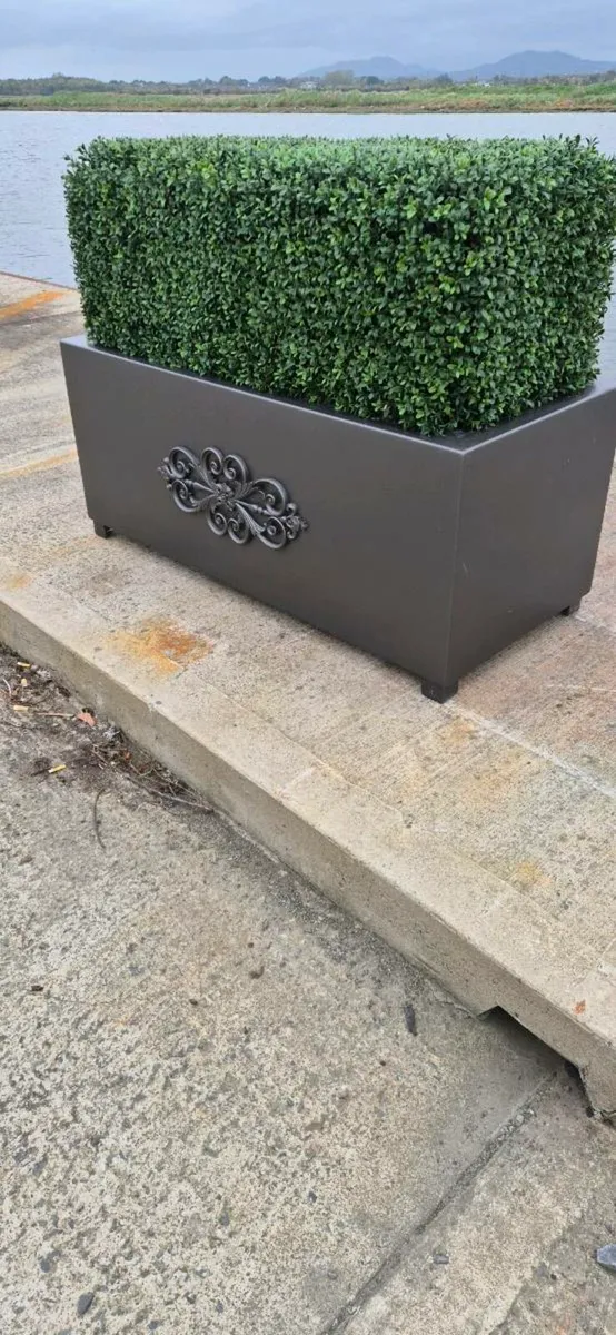Aluminium planters - Image 2