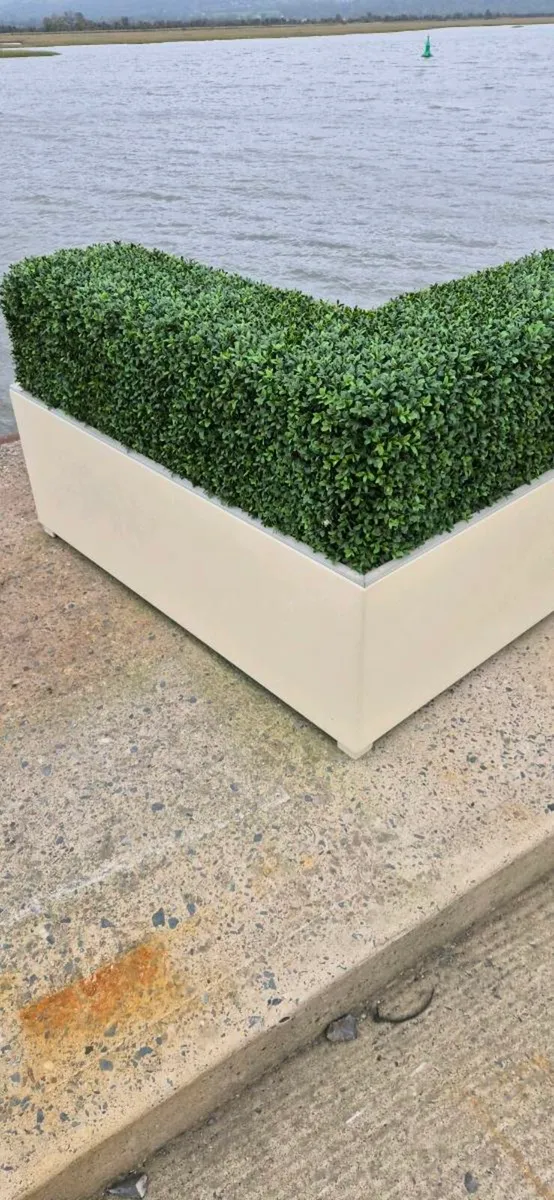 Aluminium planters - Image 3