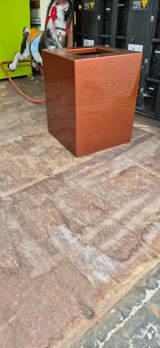 Aluminium planters - Image 4