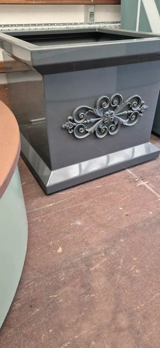 Aluminium planters - Image 1
