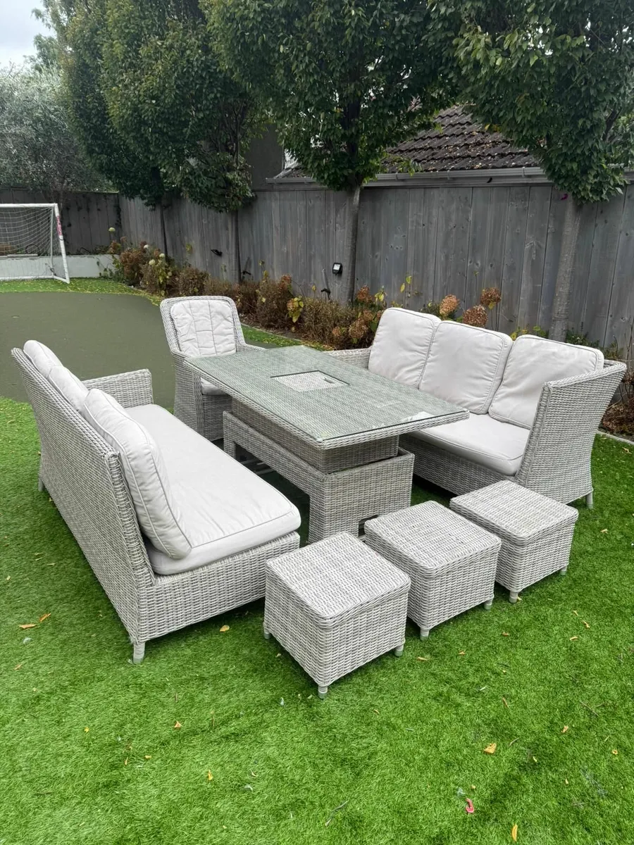 Garden Dining - Image 1