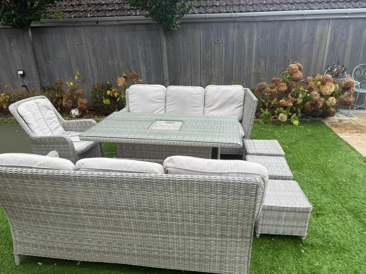 Garden Dining - Image 2