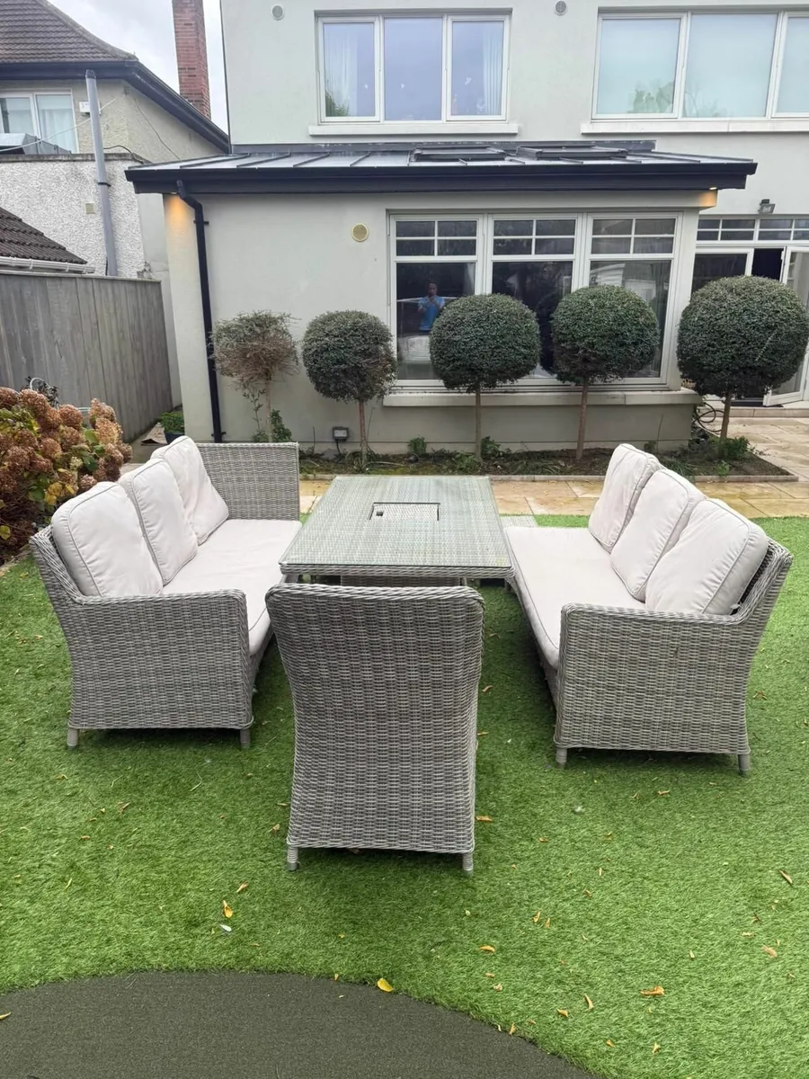 Garden Dining - Image 3
