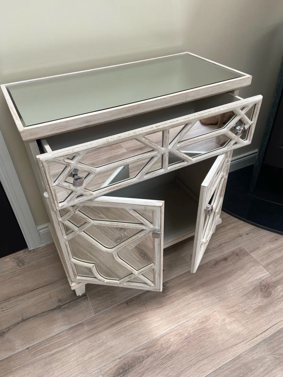 Cabinet - Image 1