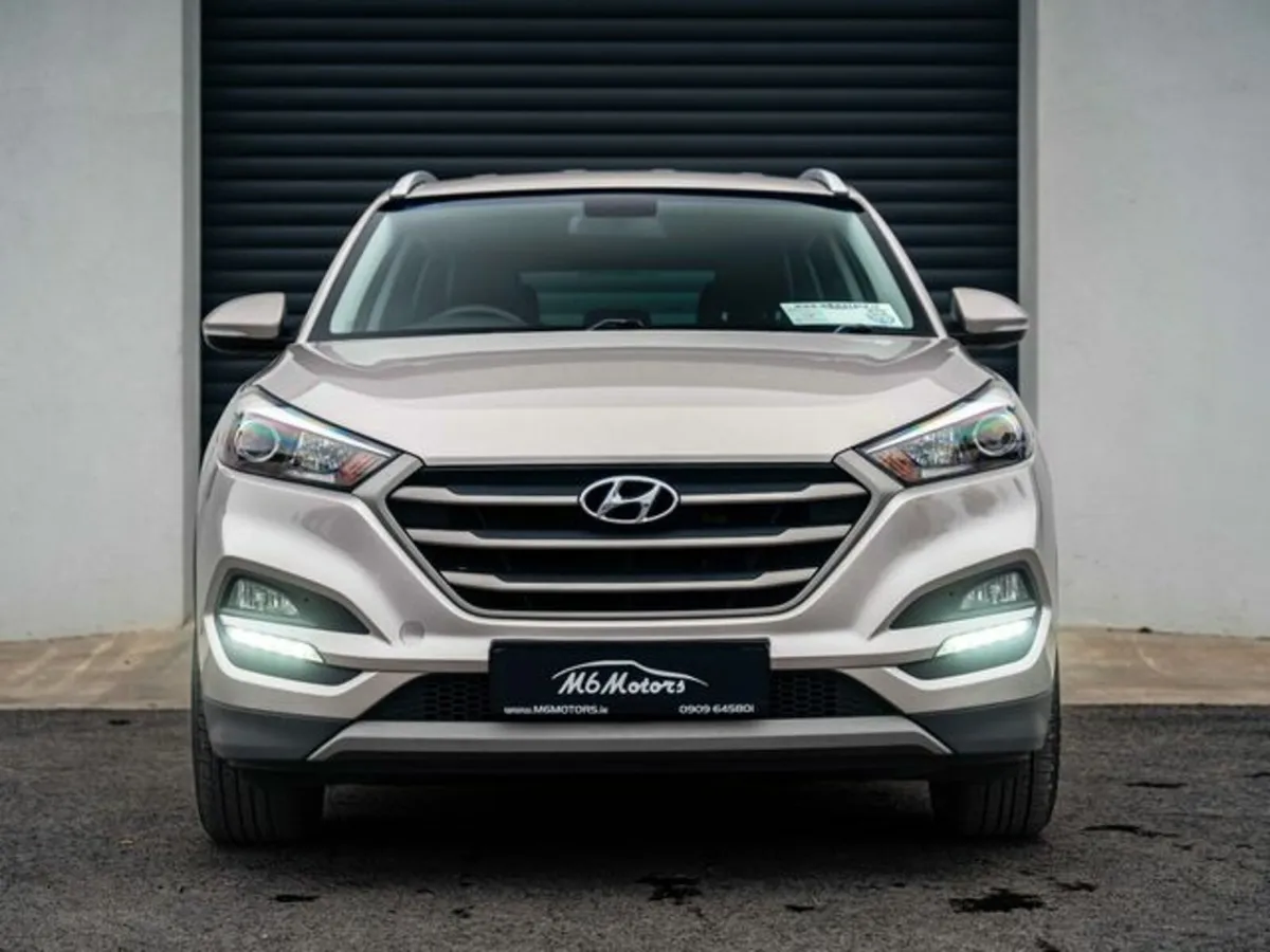 Hyundai Tucson ix35 Executive 1.7 5DR - Image 2