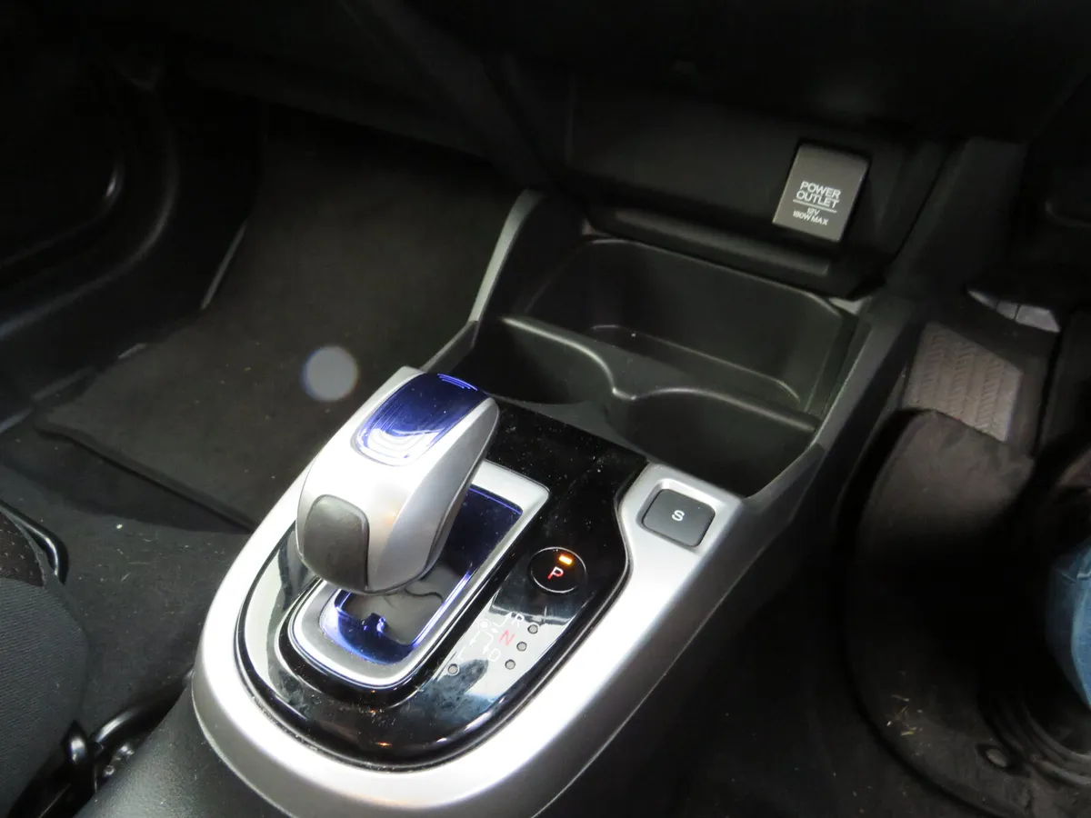 Honda Fit 2015 HYBRID AUTOMATIC NCT & TAX 26 - Image 2