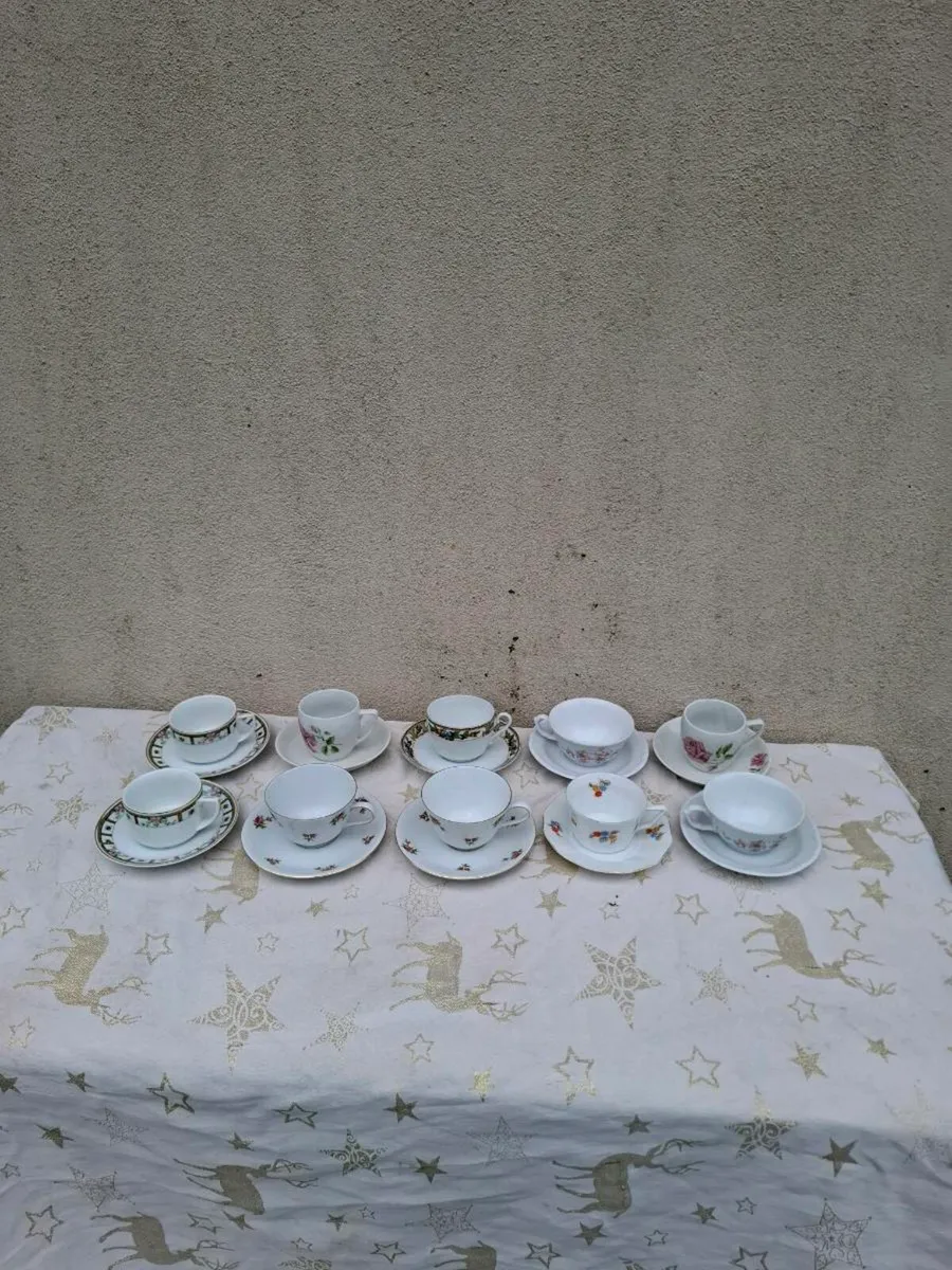 10 mix and match tea cups and saucers postage - Image 1