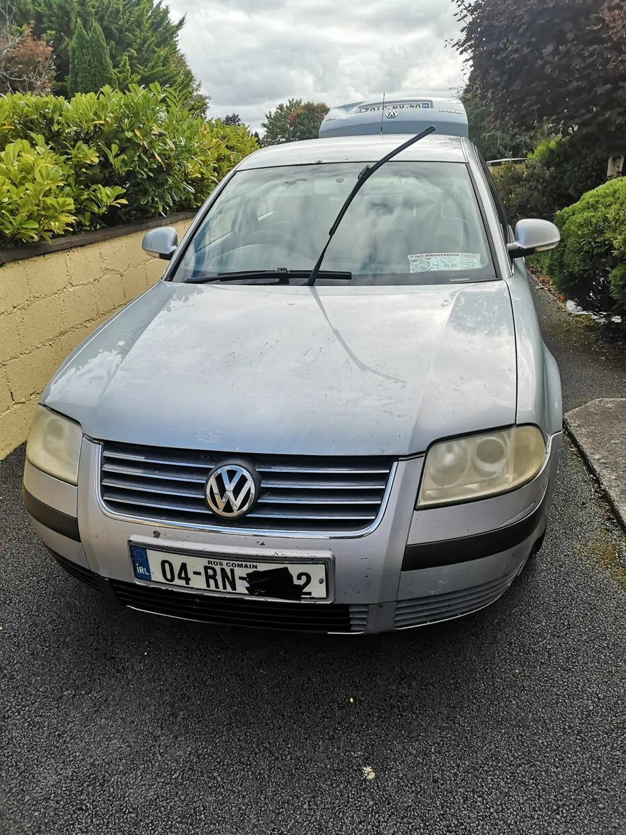 Volkswagen Passat 2004 - Image 2