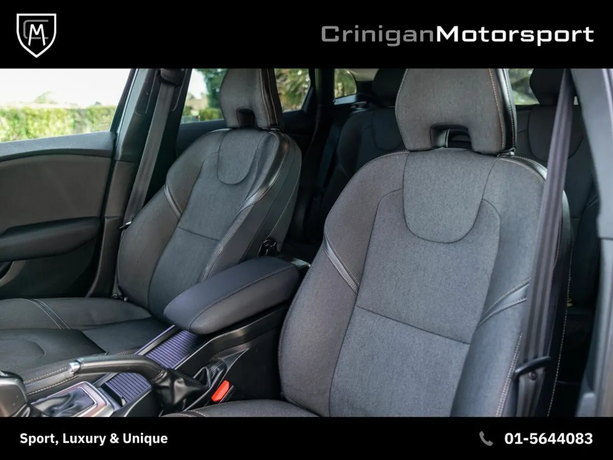 Volvo V40 Cross Country 1.6 Auto - Image 3