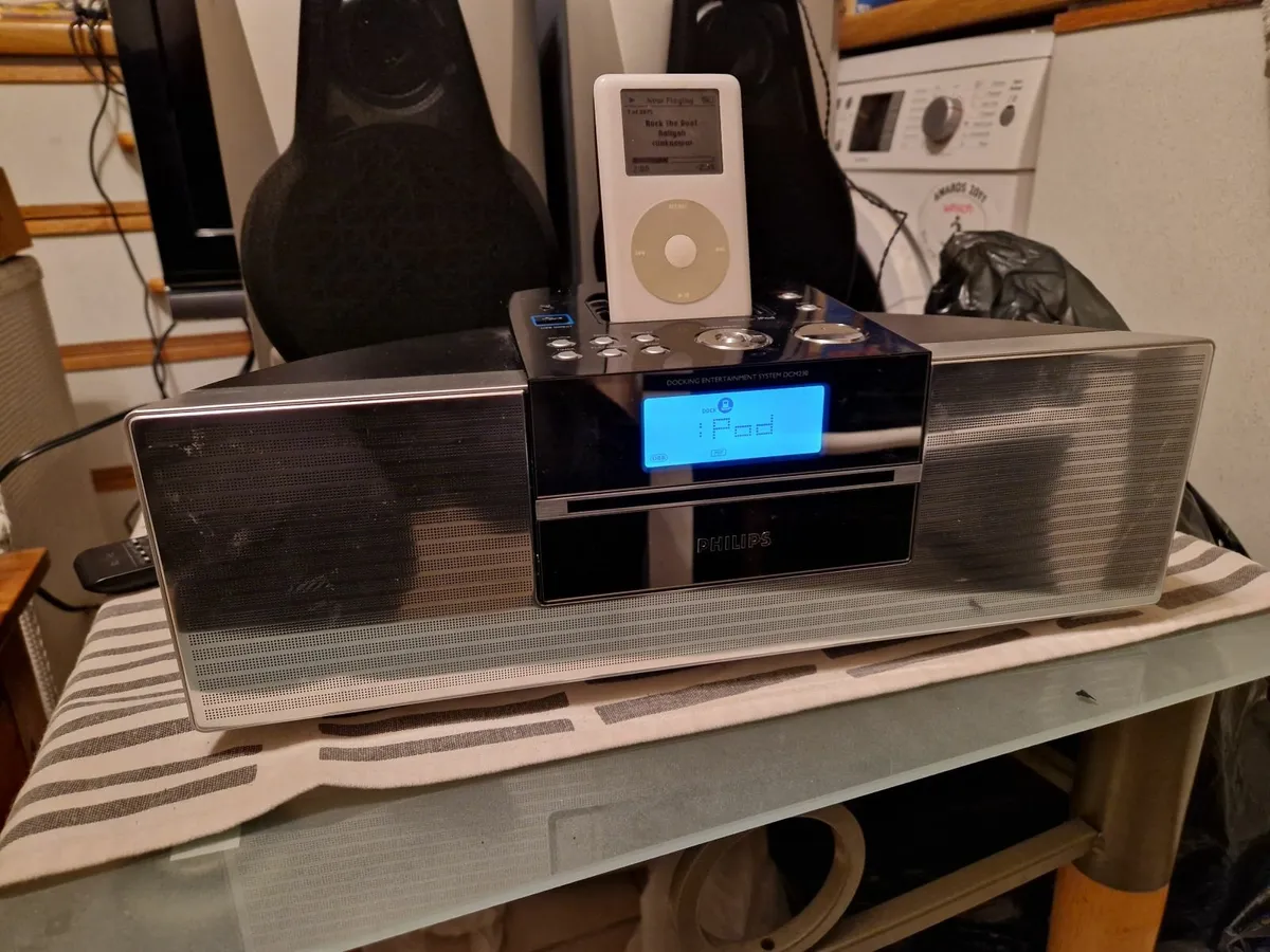 Philips DCM230 Stereo Hifi System System with RC - Image 1