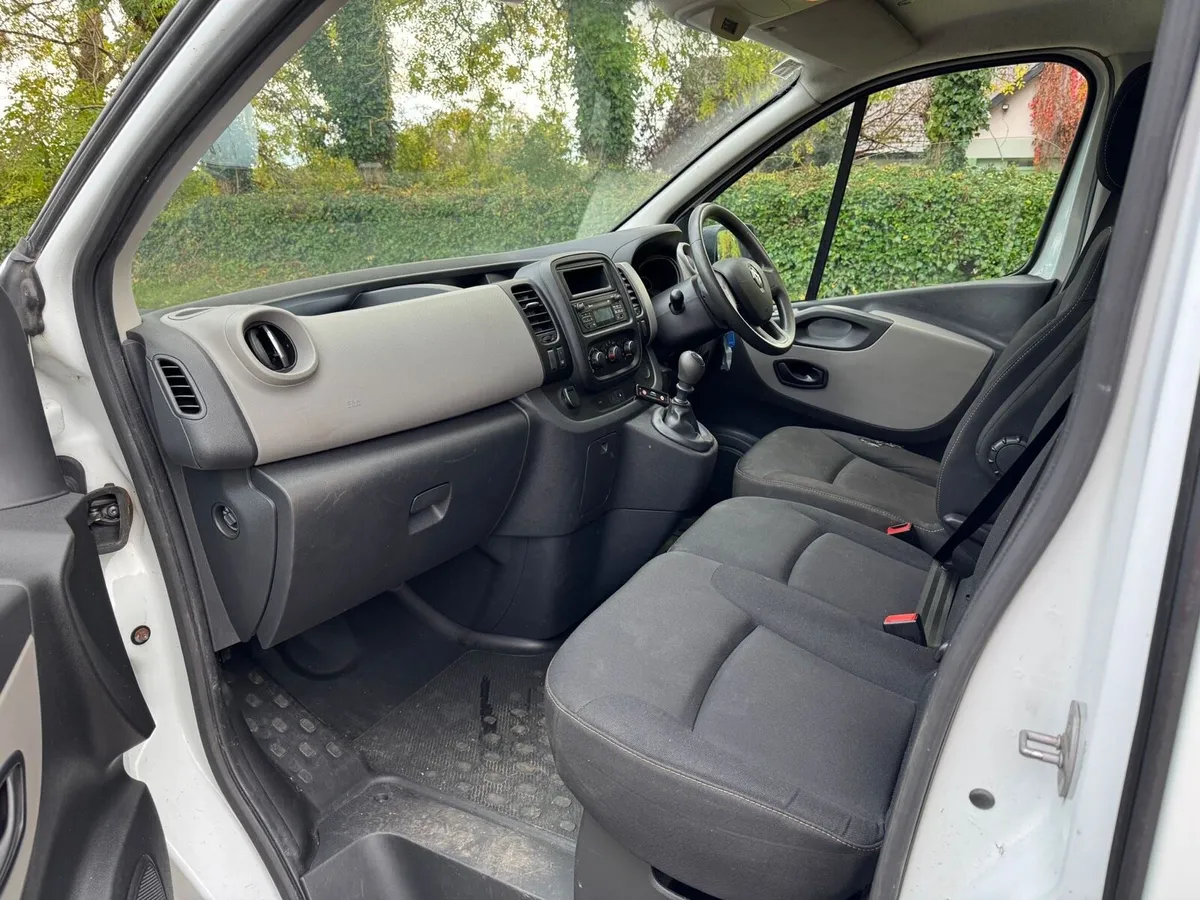 2017 Renault Traffic LWB - Image 3