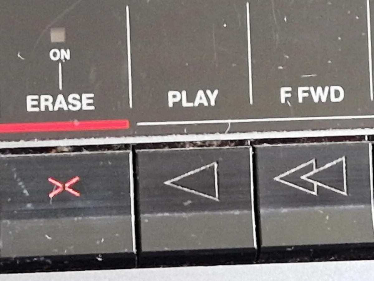 Sanyo Dictaphone with Manual &Foot Pedal Controls - Image 4