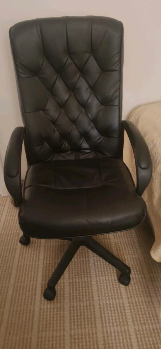 Office chair - Image 1
