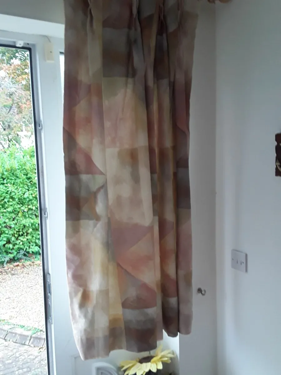 Pastel coloured drapes - Image 2