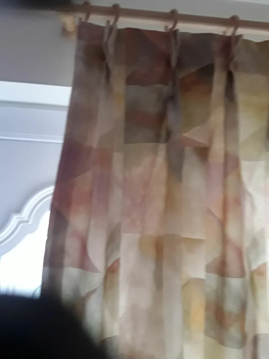 Pastel coloured drapes - Image 4