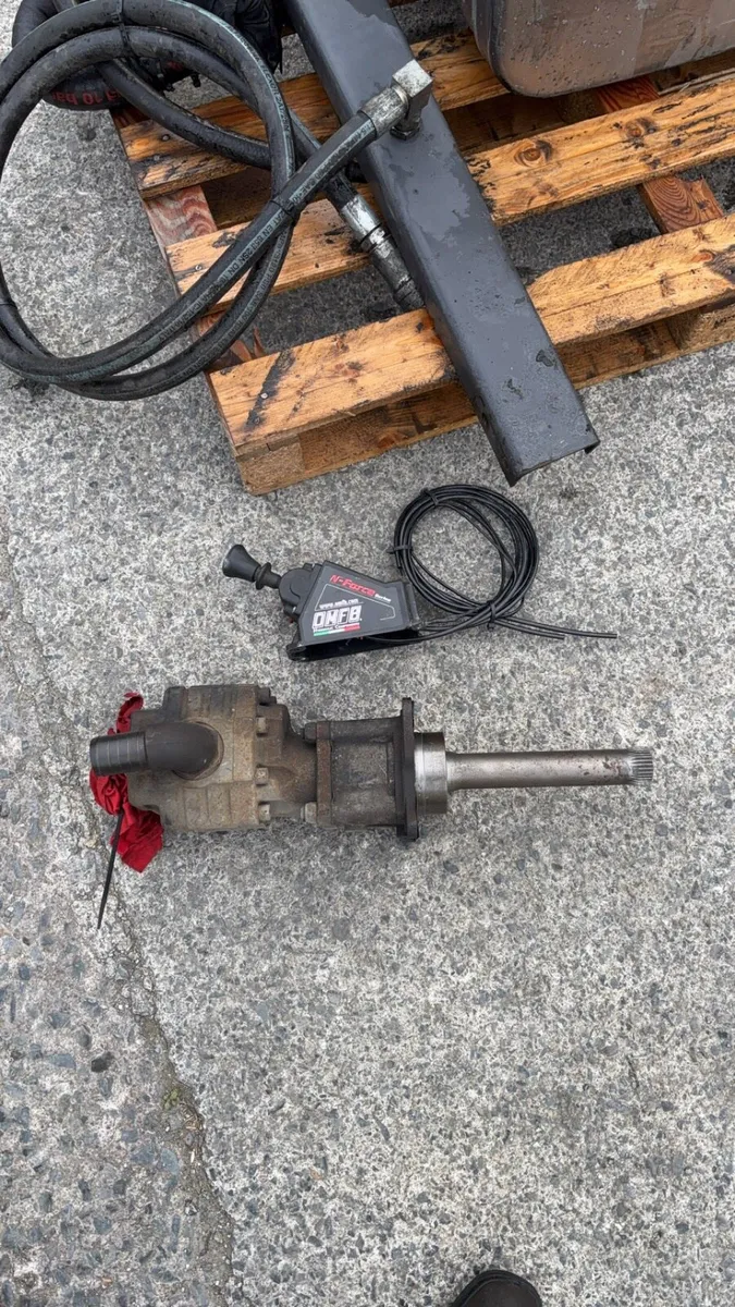 Volvo tipping gear - Image 2
