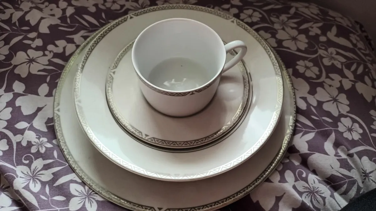 Royal Doulton "Platinum" 5 piece set - Image 3