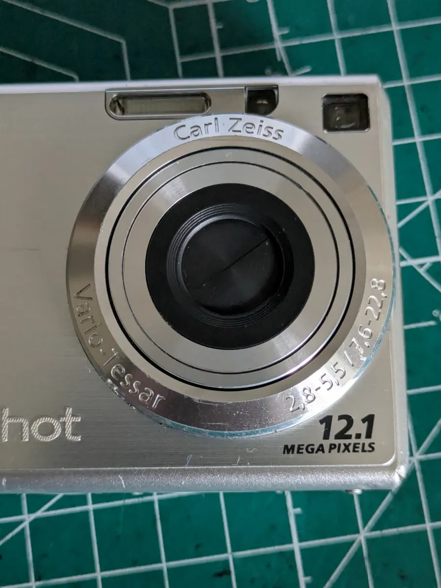 Sony Cyber-shot 10MP CCD🌈 camera Carl Zeiss lens - Image 4