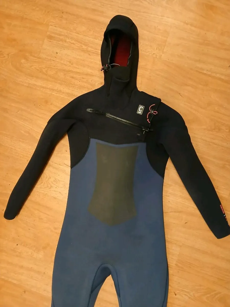 SALE :used Hooded Nuwave Ladies 6/5 wetsuit size 8 - Image 1