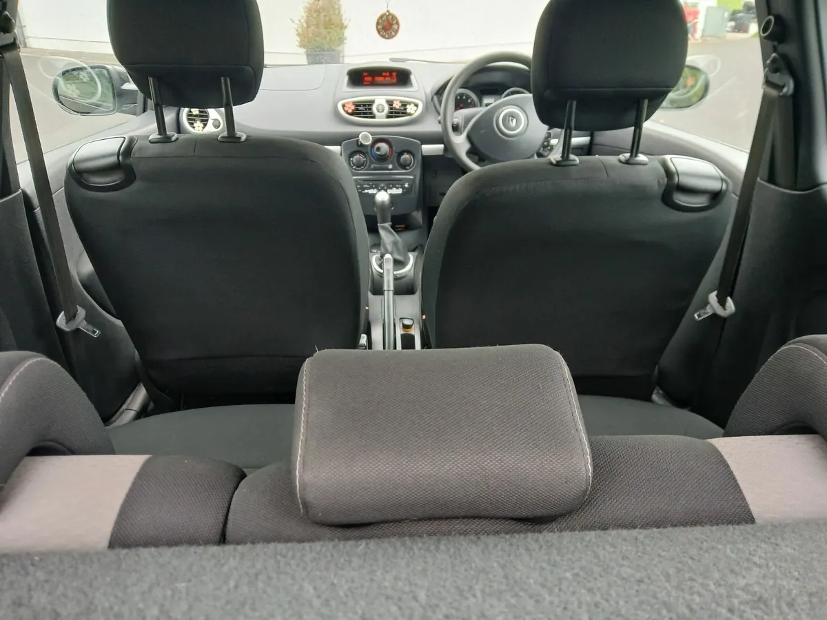 Renault Clio 2010 - Image 2
