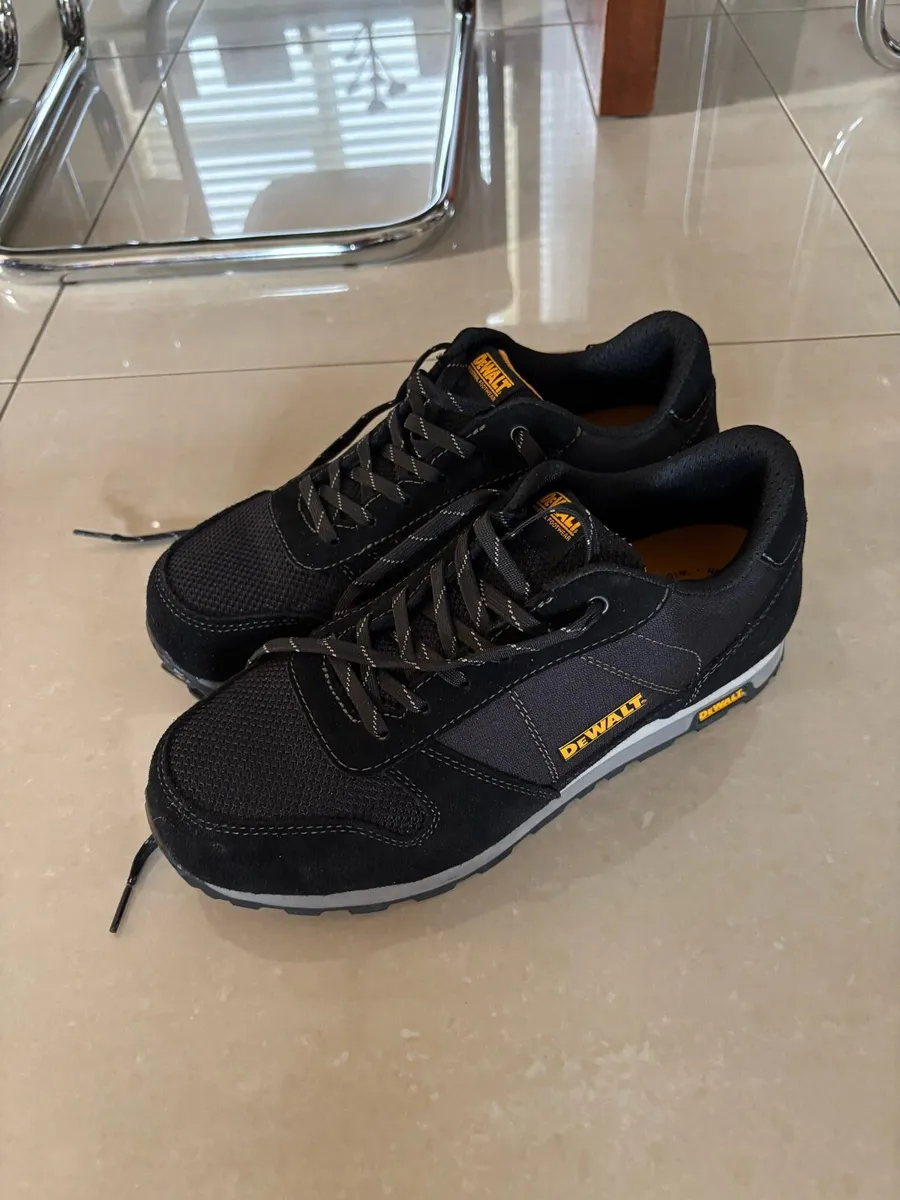 DeWalt safety shoes - Image 1