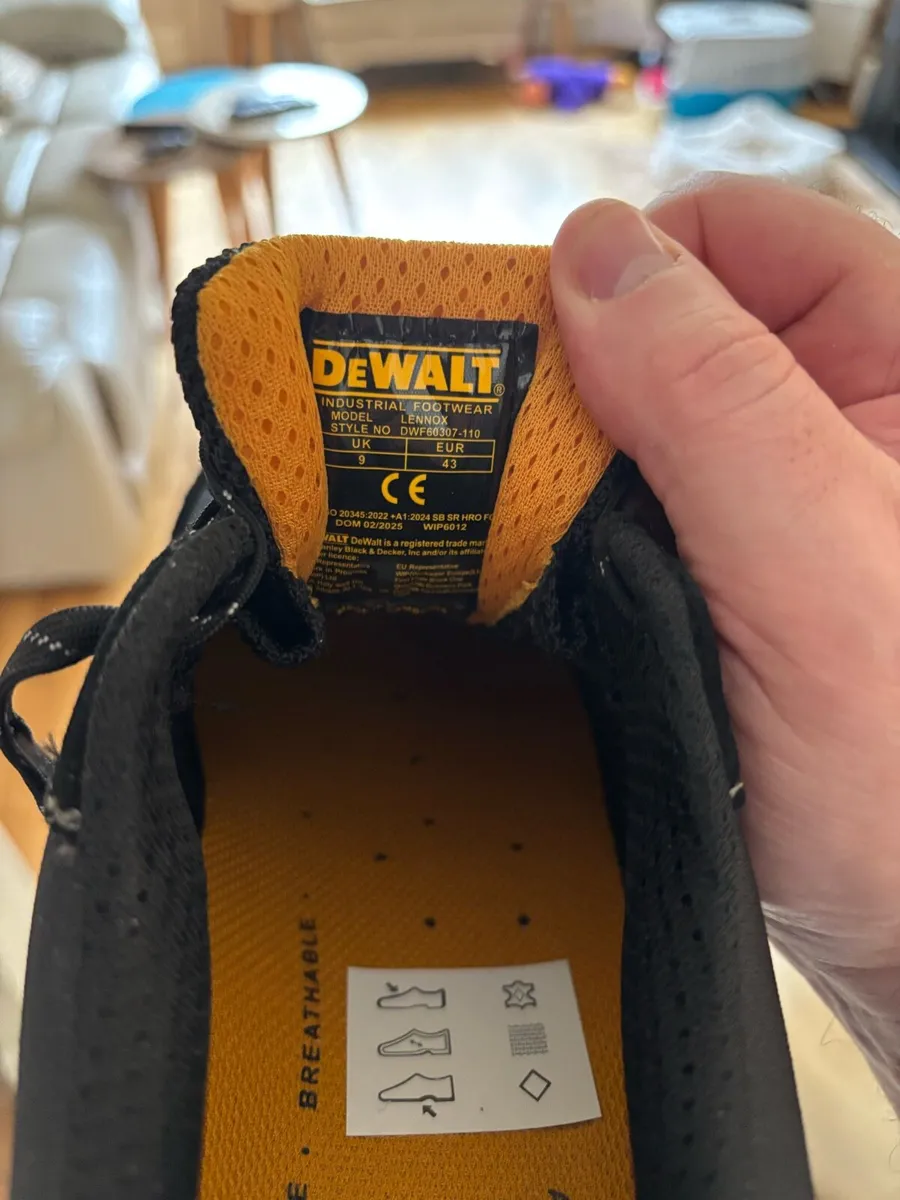 DeWalt safety shoes - Image 3