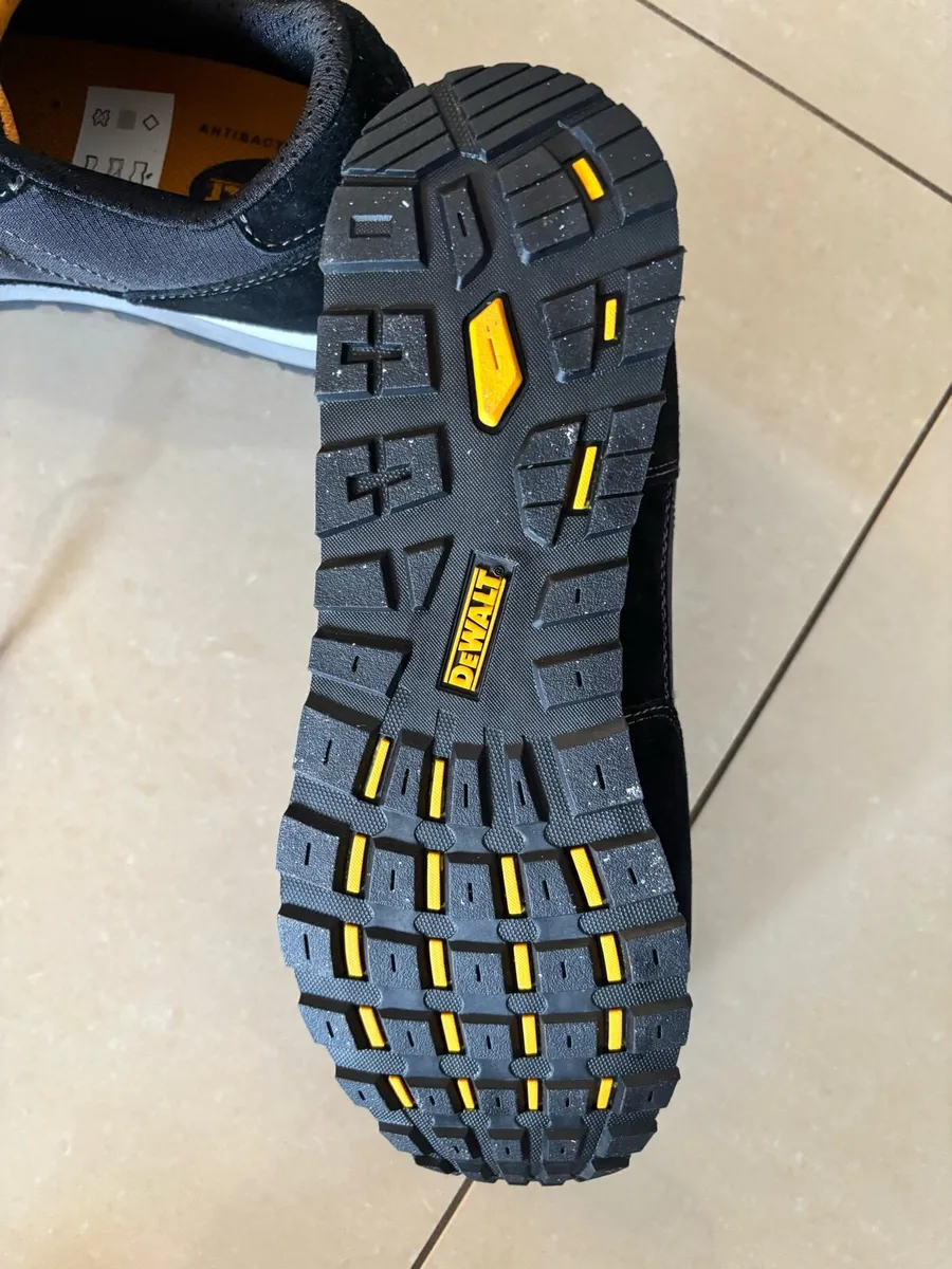 DeWalt safety shoes - Image 4