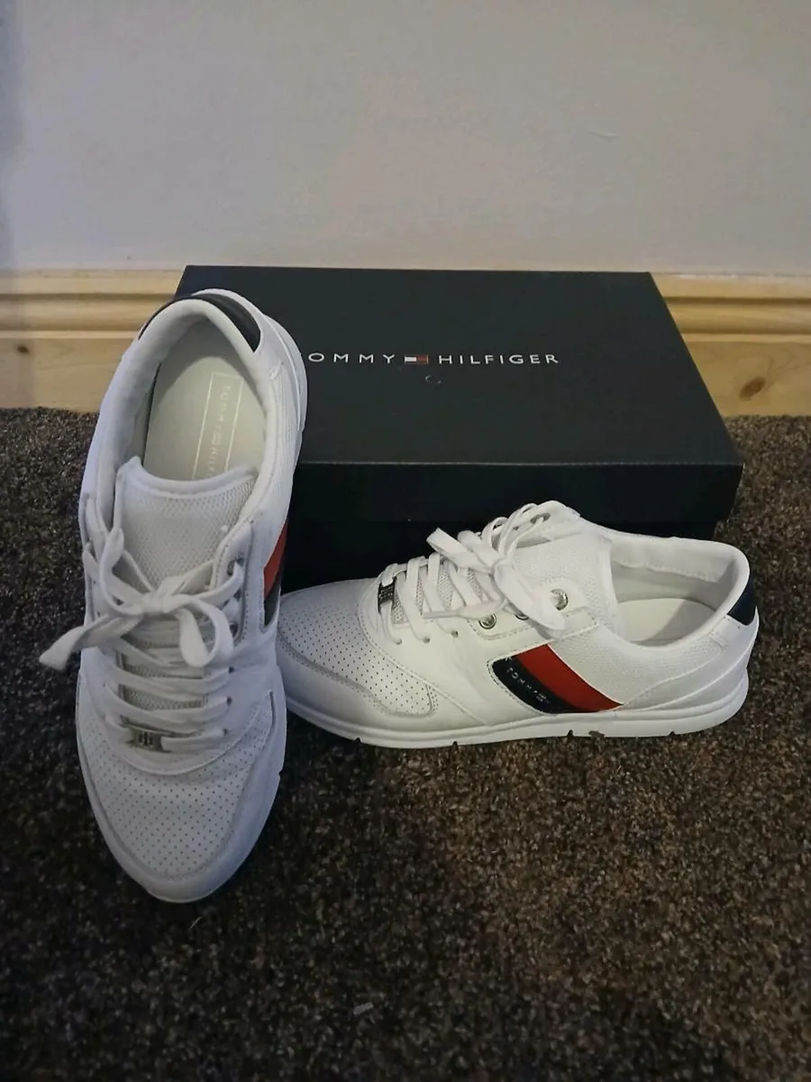 Tommy Hilfiger trainers size 40 - Image 1