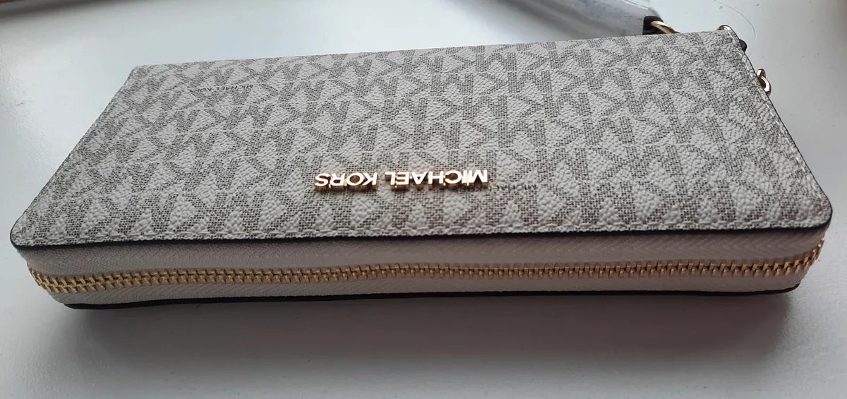 NEW Michael Kors Women's Jet Set Travel Wallet - Image 3