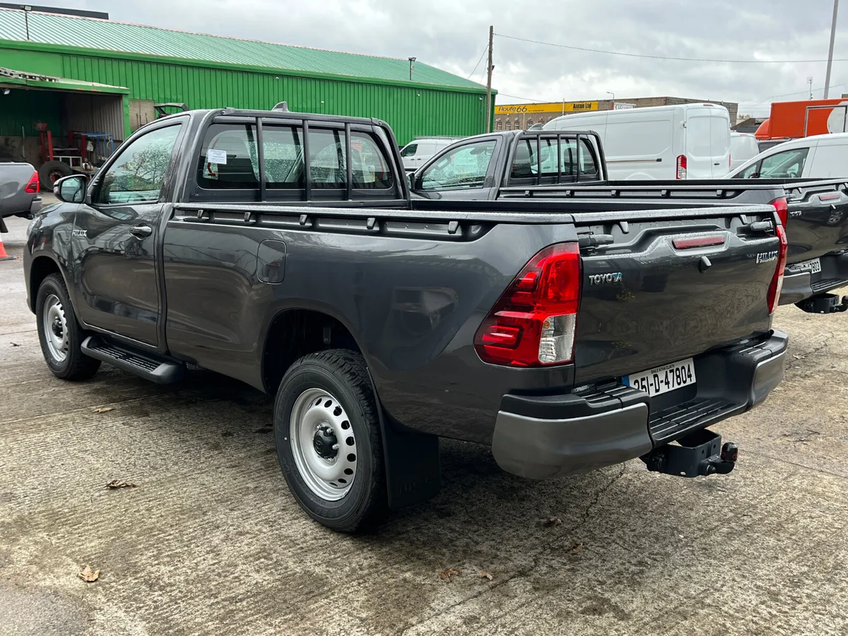 2025 TOYOTA HILUX 2.8D4D SINGLE CAB. - Image 2