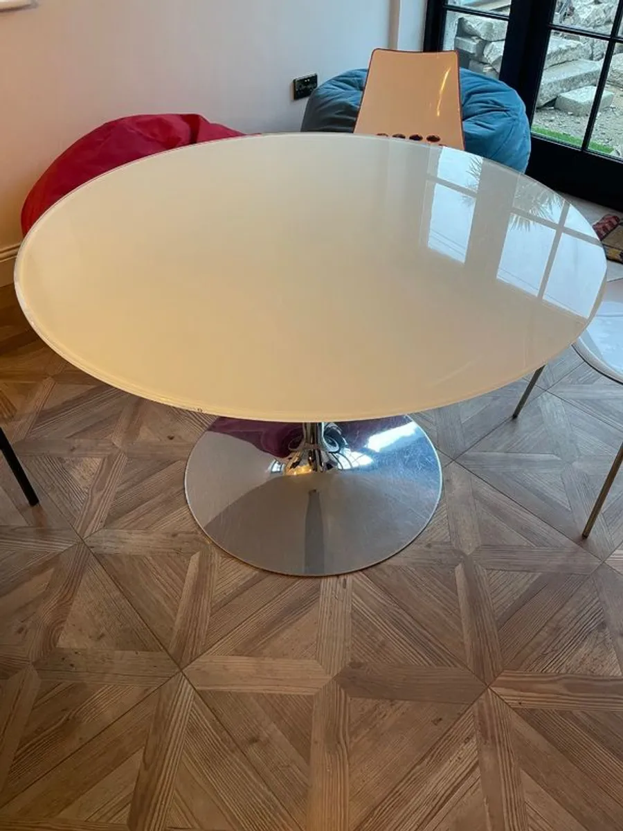 calligaris kitchen table & chairs - Image 1