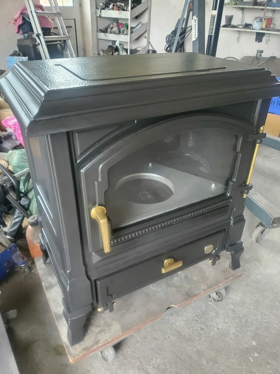Efel/ Nestor Martin 9 kw oil stove with domestic b - Image 1
