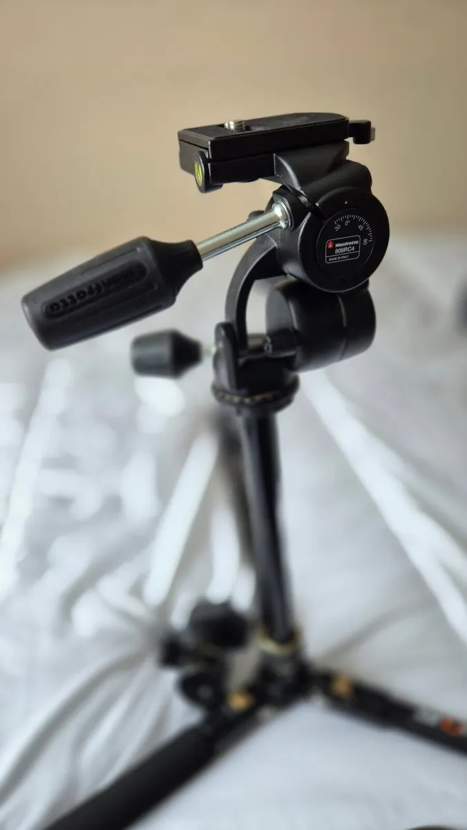 Manfrotto 808RC4 Head & Tripods - Image 1
