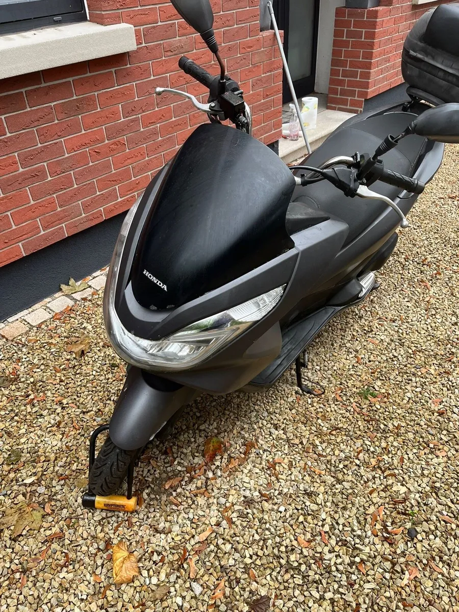 Honda PCX 125 - Image 1