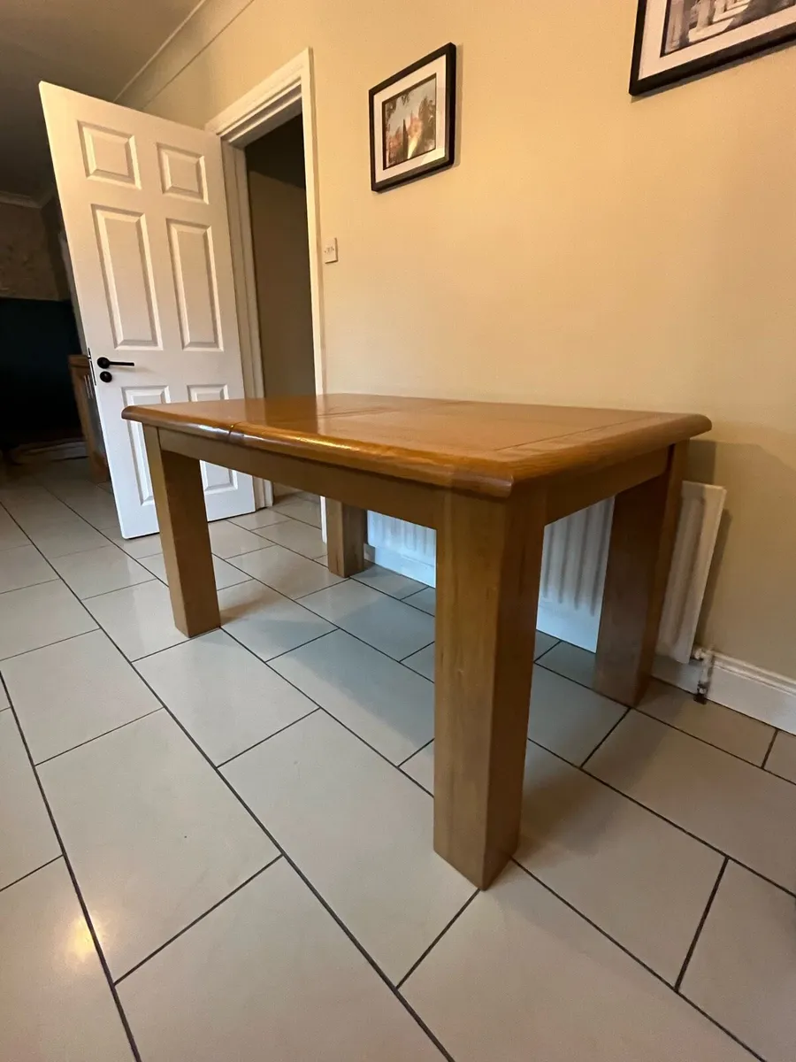 Dining room table - Image 1