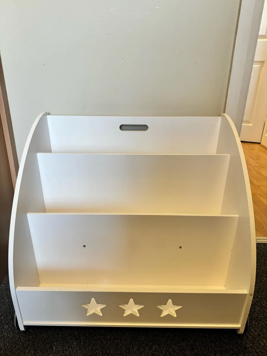 Kids book shelf - Image 1