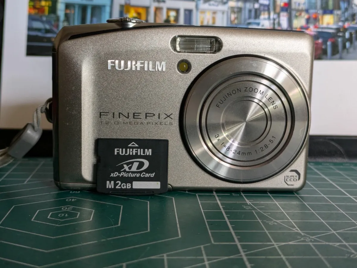 Fujifilm F50fd - 12MP SuperCCD🌈💥 compact camera - Image 1